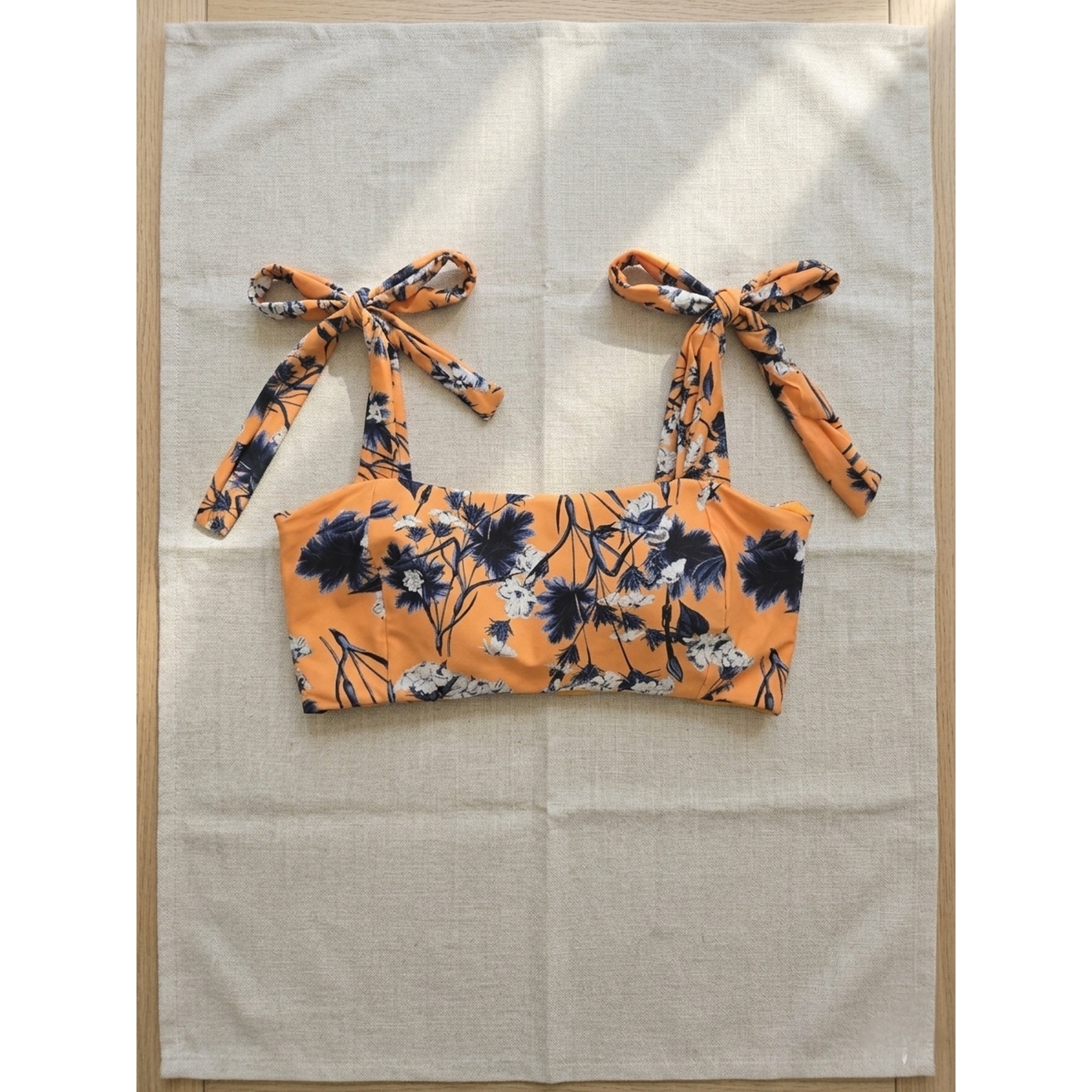 Top Bikini Floral Naranja con Lazos en Hombros | Orange Floral Bow-Tie Shoulder Bikini Top